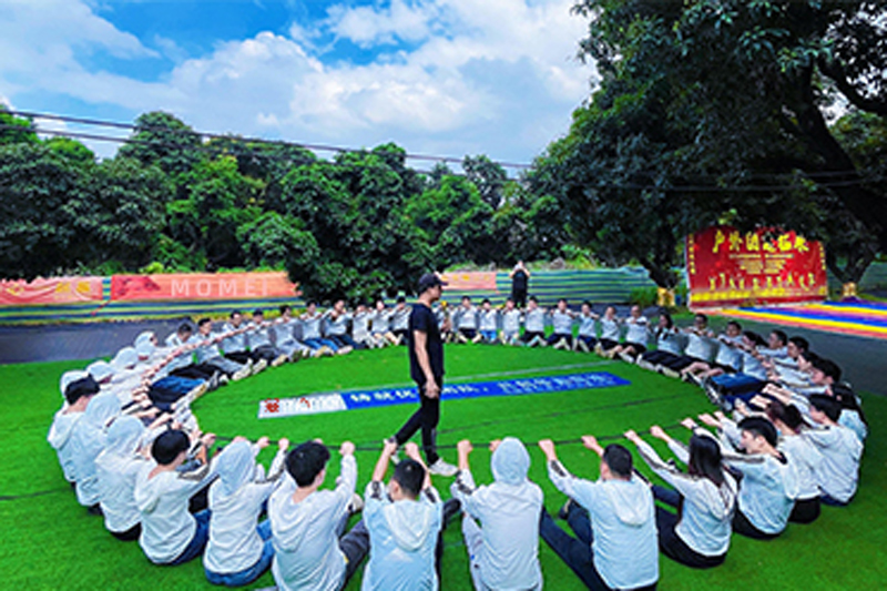 Foreign Trade Team: Galaxy as scroll, business as boat