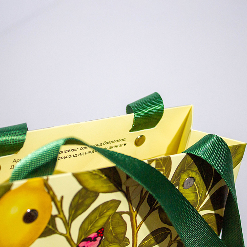 Custom Laminated Rivets Weaving Tote Paper Gift Bags With Logo Printed 5.jpg